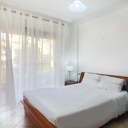 Sea & Sun Apartment Durres Bagian luar foto