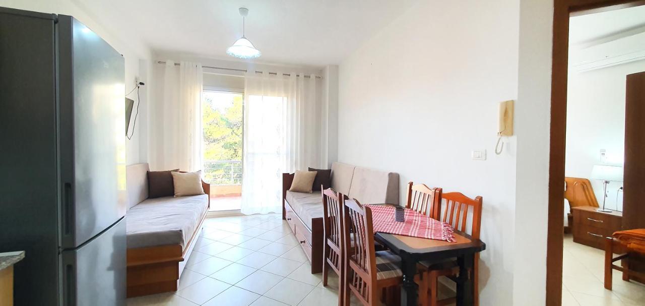 Sea & Sun Apartment Durres Bagian luar foto