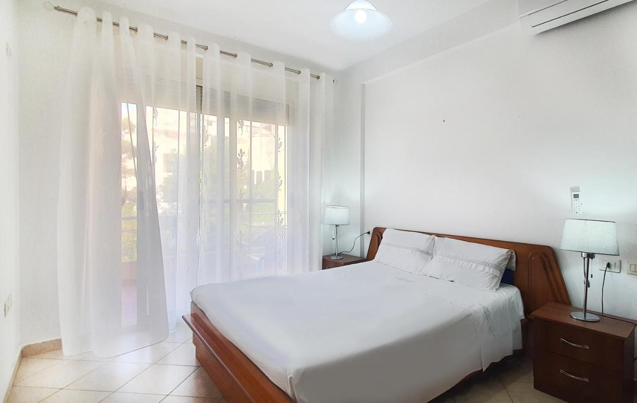 Sea & Sun Apartment Durres Bagian luar foto